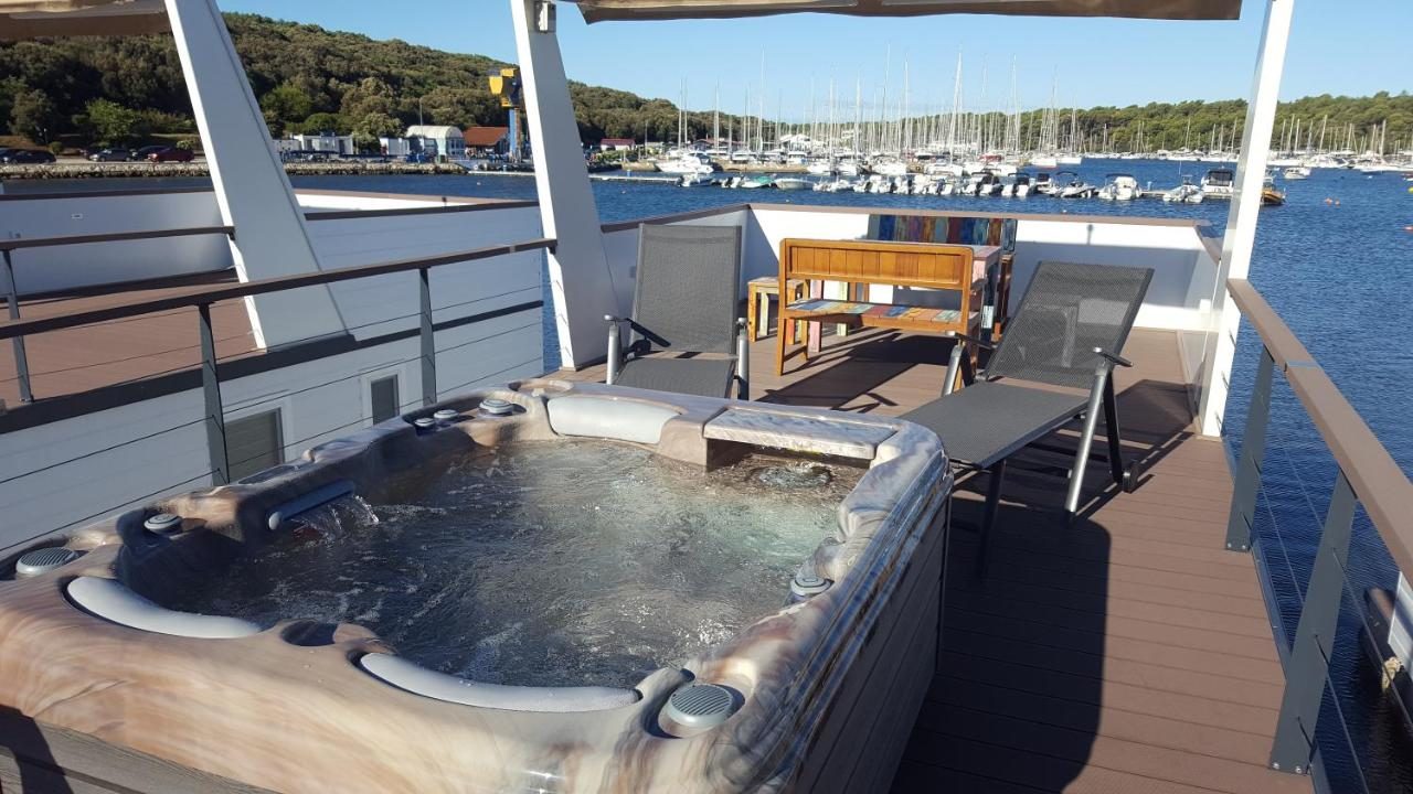 Rooftop hot tub